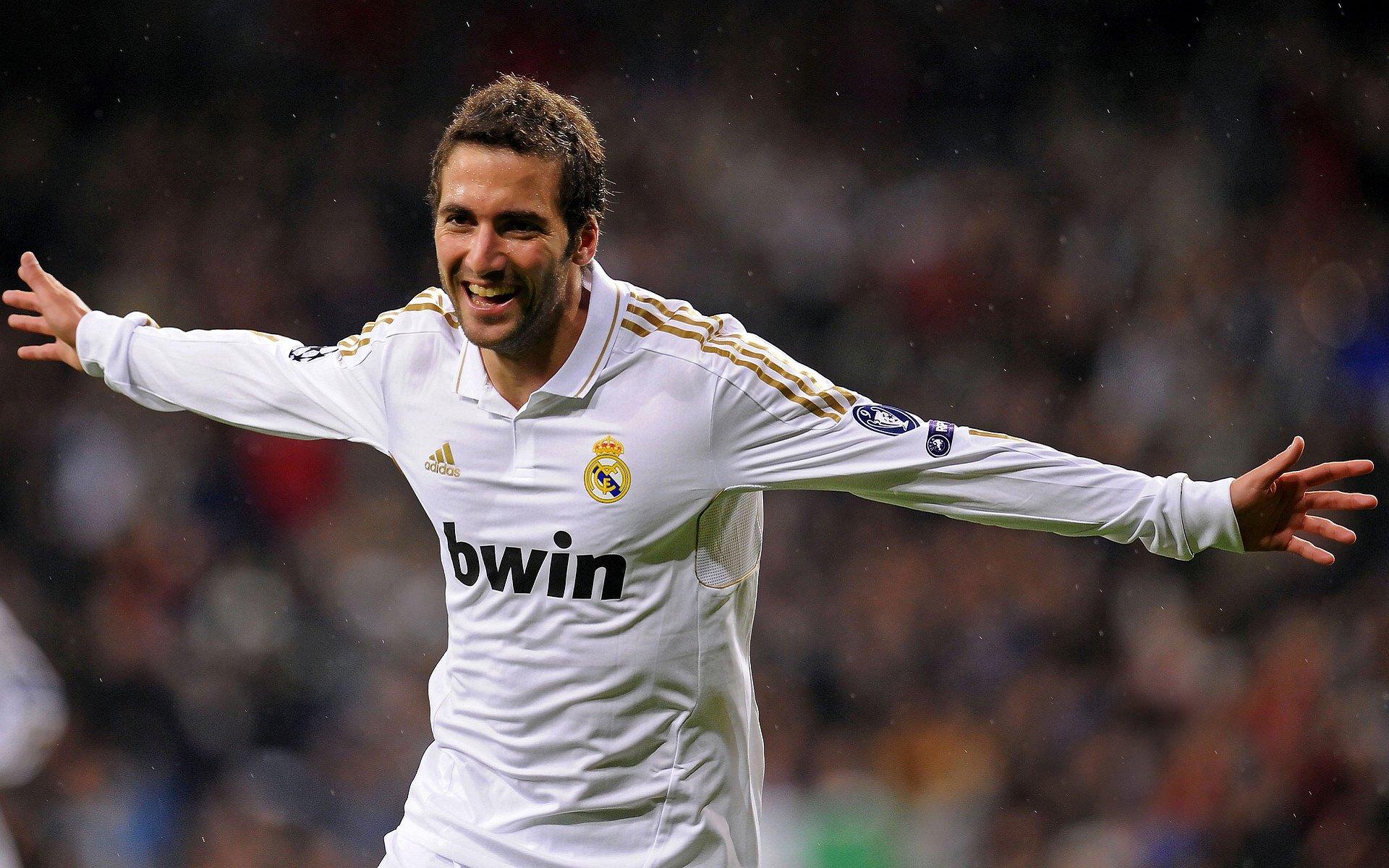 过半场能解决的事儿就别跑禁区了,现代足球的战术效率革命